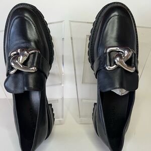 AEROSOLES Black Loafers with Silver Detail